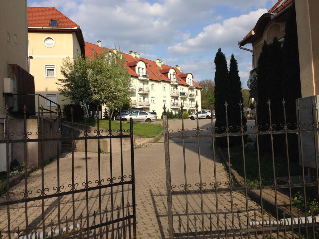 Kristaly Apartman Eger Exterior photo